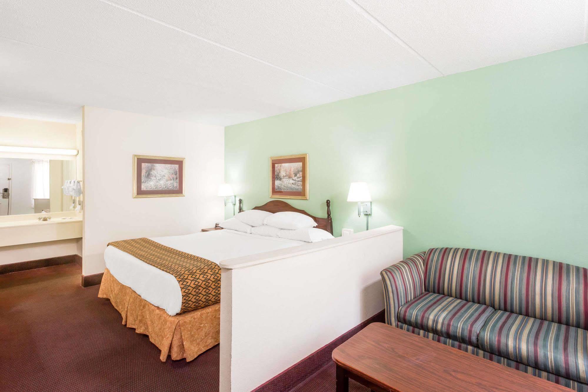 Days Inn By Wyndham Lavonia Exterior foto